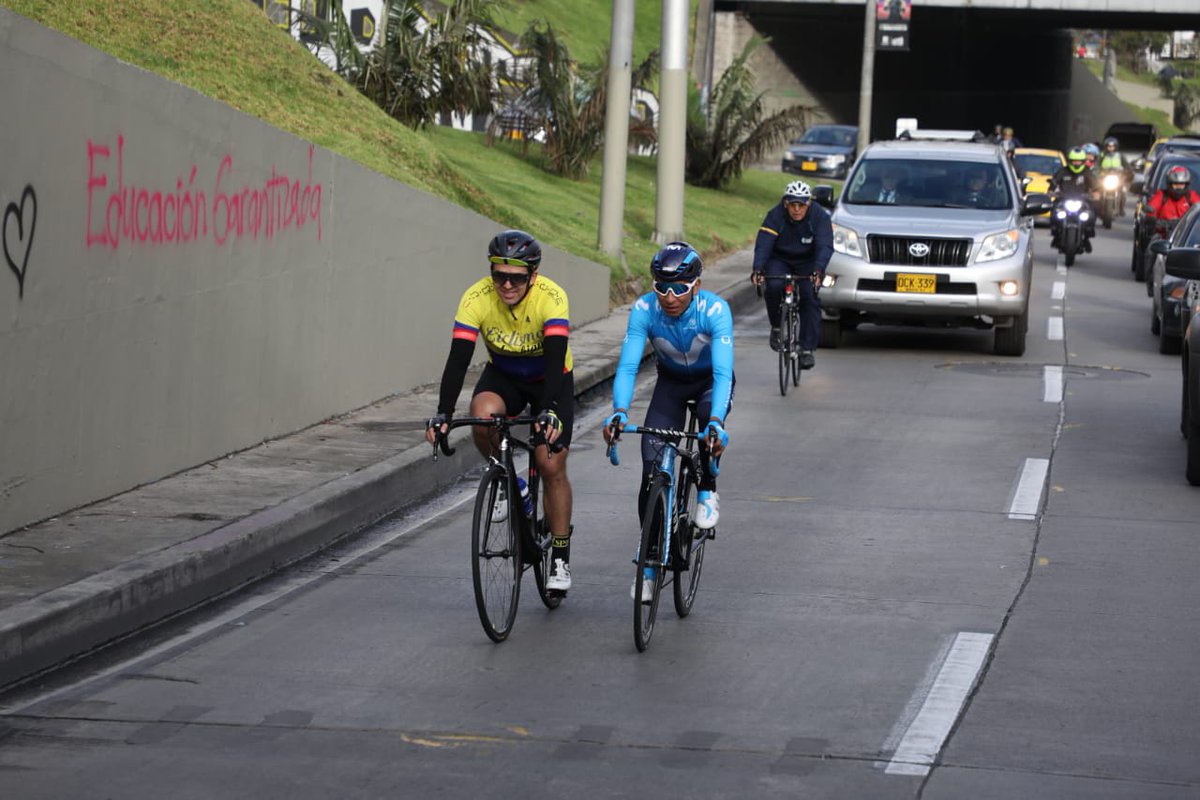 NairoQuinCo's tweet photo. Pedaleé en Bogotá con @LucenErnesto Dir de @Coldeportes y con el gran Cochise. Compartí con el señor Presidente @IvanDuque, tuve la oportunidad de ponerme a disposición en lo que pueda aportar para unir el país entorno al deporte. https://t.co/XOL47kUpp3