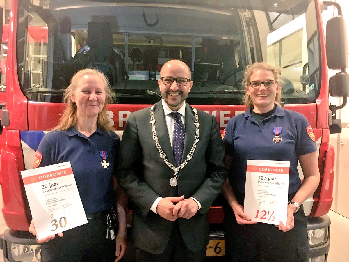 Best een beetje trots op mezelf #12,5 jubileum en zeker op collega Cathinca #30 jubileum #diversiteit <a href="/brandvrouw/">Netwerk Brandweervrouwen</a> <a href="/brandweerGM/">brandweerGM</a> <a href="/ahmedmarcouch/">Ahmed Marcouch</a> bedankt!!