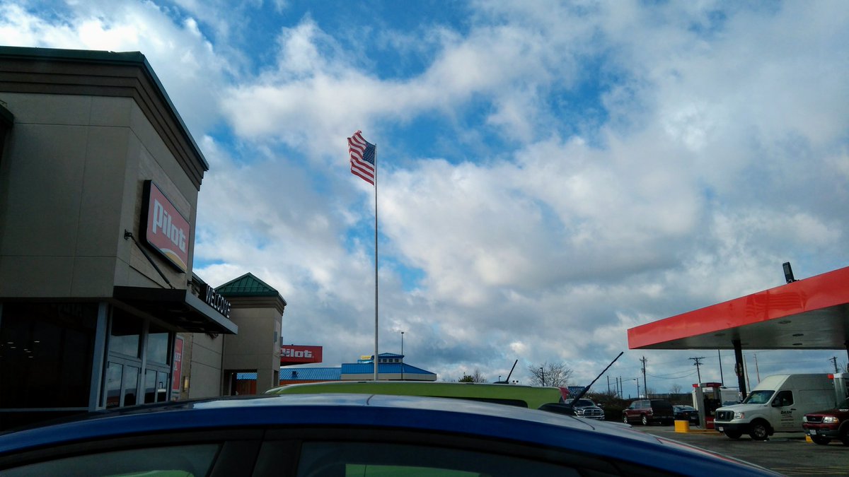 z_marks's tweet image. Spending #ElectionDay driving through Ohio, Pennsylvania, New York, and Massachusetts is a powerful way to feel connected and invested in this beautiful mess. #freedomandjusticeforall #Midterms2018