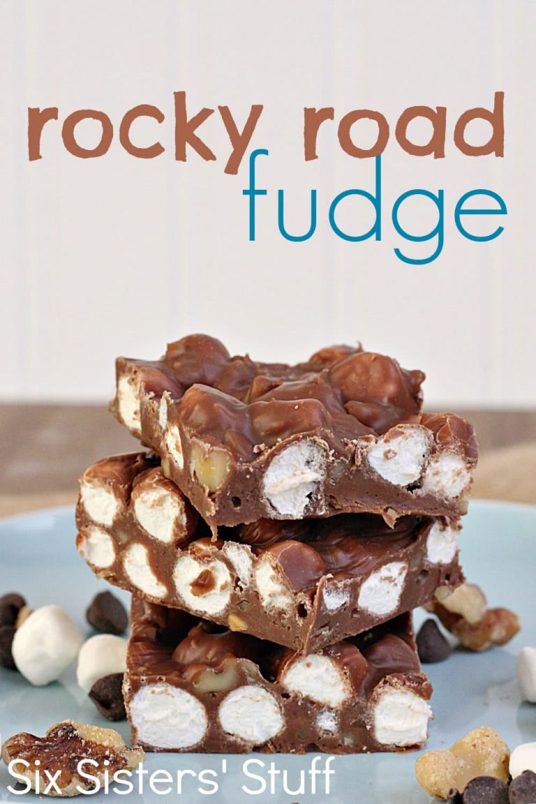 SixSistersStuff's tweet image. Only 4 ingredients in this Rocky Road Fudge. ow.ly/YvE630mvHr5 #sixsistersstuff #fudge #chocolate #christmas #dessert #candy