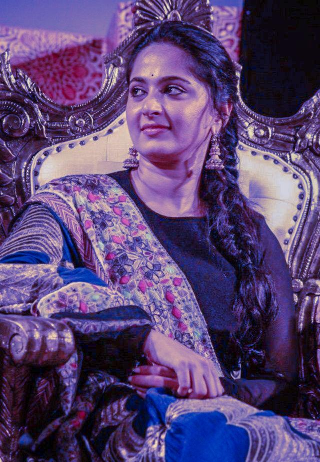  Happy Birthday Anushka shetty,
Sweety. The queen of Telugu Hearts !! 