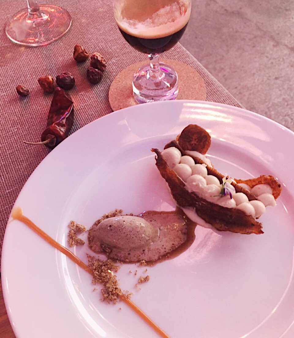 Los platillos del menú de <a href="/chefalexruiz/">Alejandro Ruiz</a> de #CasaOaxaca maridados por <a href="/VinoMariatinto/">Mariatinto</a> y <a href="/NespressoMX/">nespressomx</a> para el dulce final 👏🏻 #GourmetAwards 2018 🍴