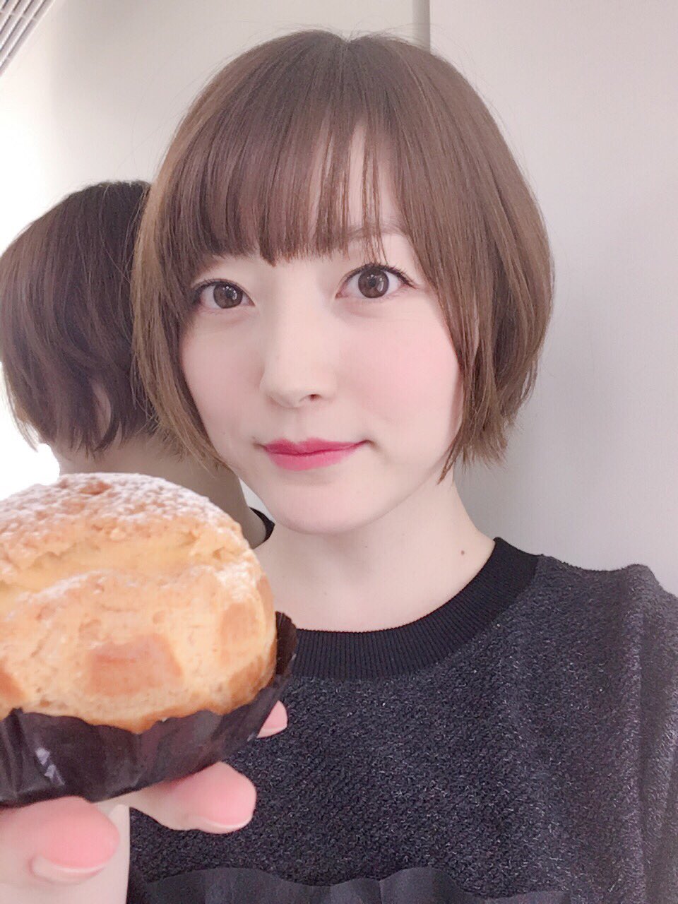 花澤香菜 皆さまお久しぶりです 先日弟とラジフェスへ遊びに行き 熱い気持ちをたくさん蓄えてきました 楽しかった 今は音楽関係のとある撮影をしています これからのものをどんどん制作中なので 待っててね 花