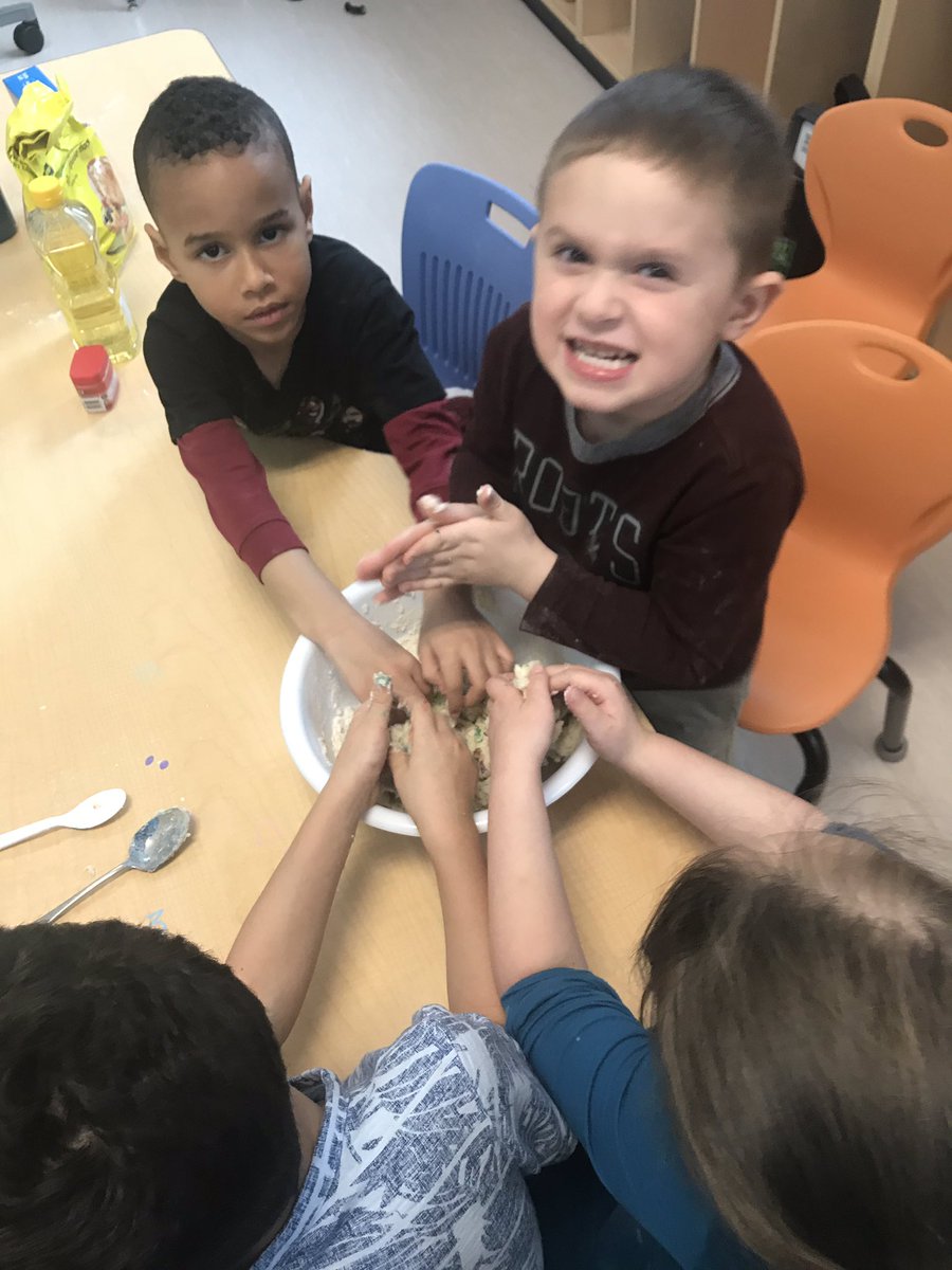 aylwardsam's tweet image. Huge thanks to @chipps95 for dropping us off some salt from her place before she started work with @FMPSDTech. It was key to our Play Doh #morethantechsupport #friendlyneighbour #KEEP @McNeillyfmpsd @FMPSDEarlyLearn