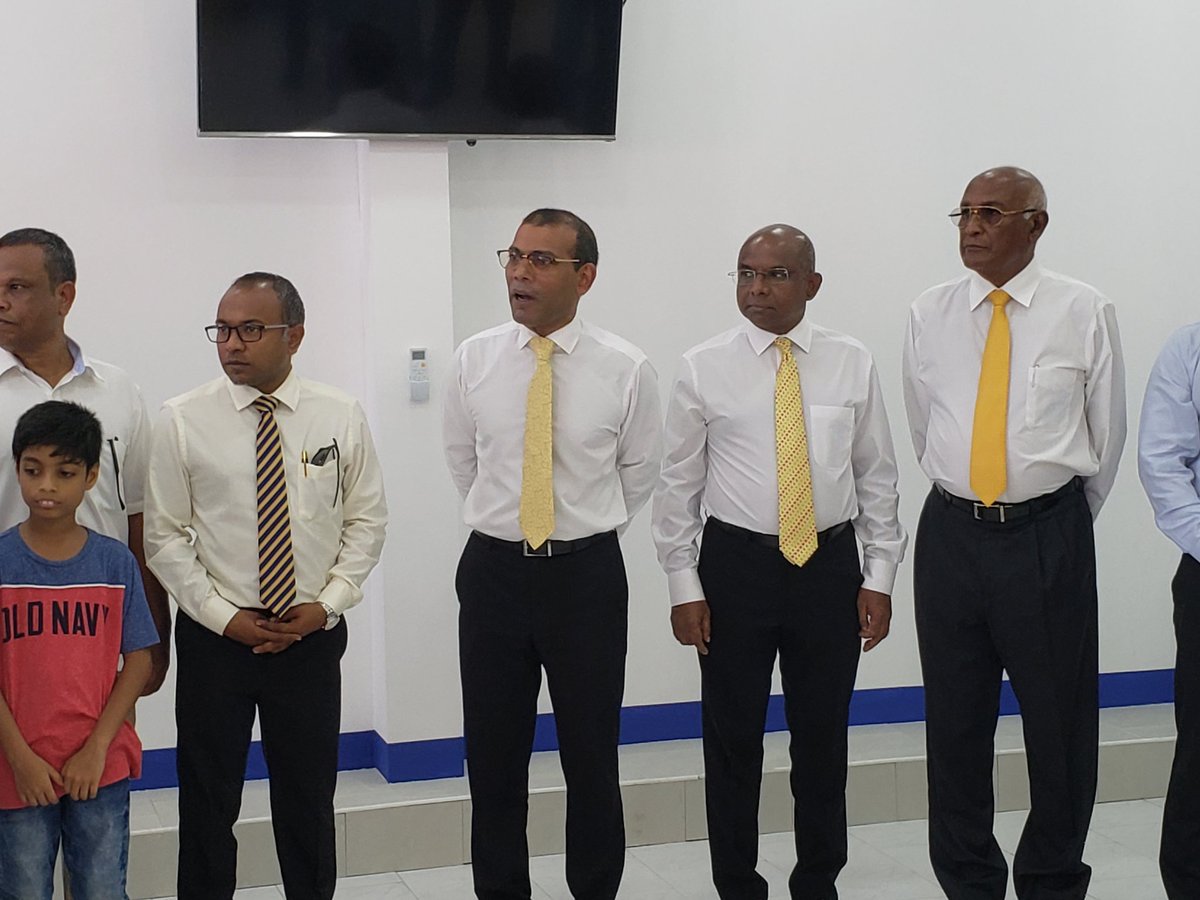 Raees <a href="/MohamedNasheed/">Mohamed Nasheed</a> ge #AdduCity Office hulhuvaidhehvun

💛 މިއީ ހިތާ ހިތުގެ ގުޅުމެއް 💛
 
#HeIsInAddu 
#JazeeraRaajje