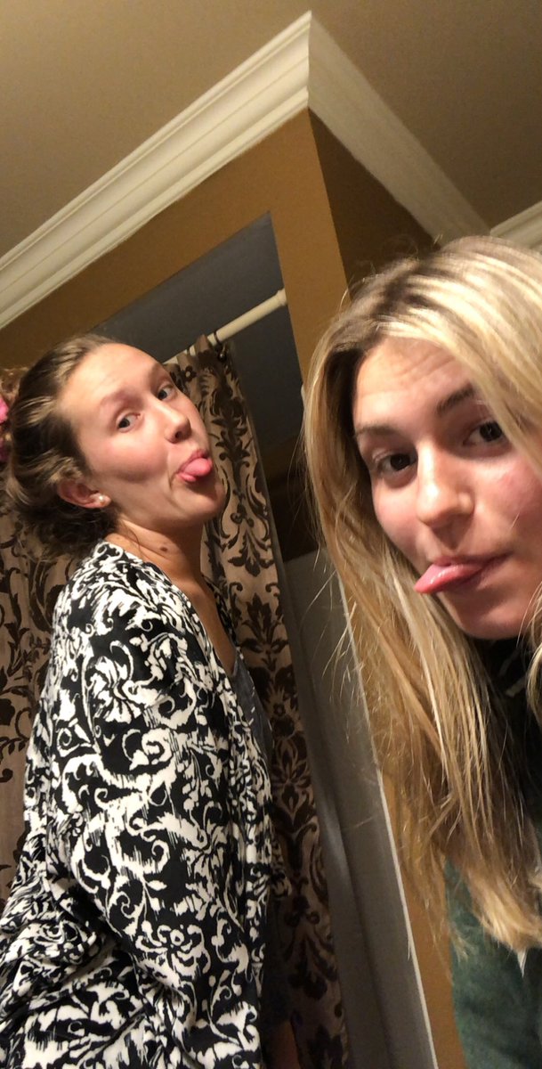 LowerJulia's tweet photo. Happy Birthday Sister ❤️ thanks for letting me do your makeup and traveling half way across the world with you 💓🎉🌏 I looooove you &amp; cant wait to see u Friday https://t.co/QUpvKmXO5l