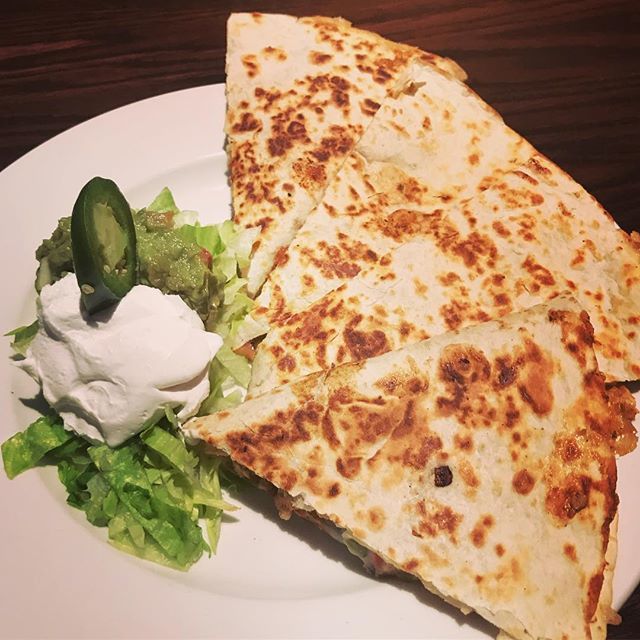 #tacotuesday special <a href="/highlandtap/">Highland Tap</a> is a good ol chicken quesadilla.  Warm and gooey to the max on this chilly #denver night.  #eeeeeats #highlandtapandburger #highlandtap ift.tt/2qwEuXv