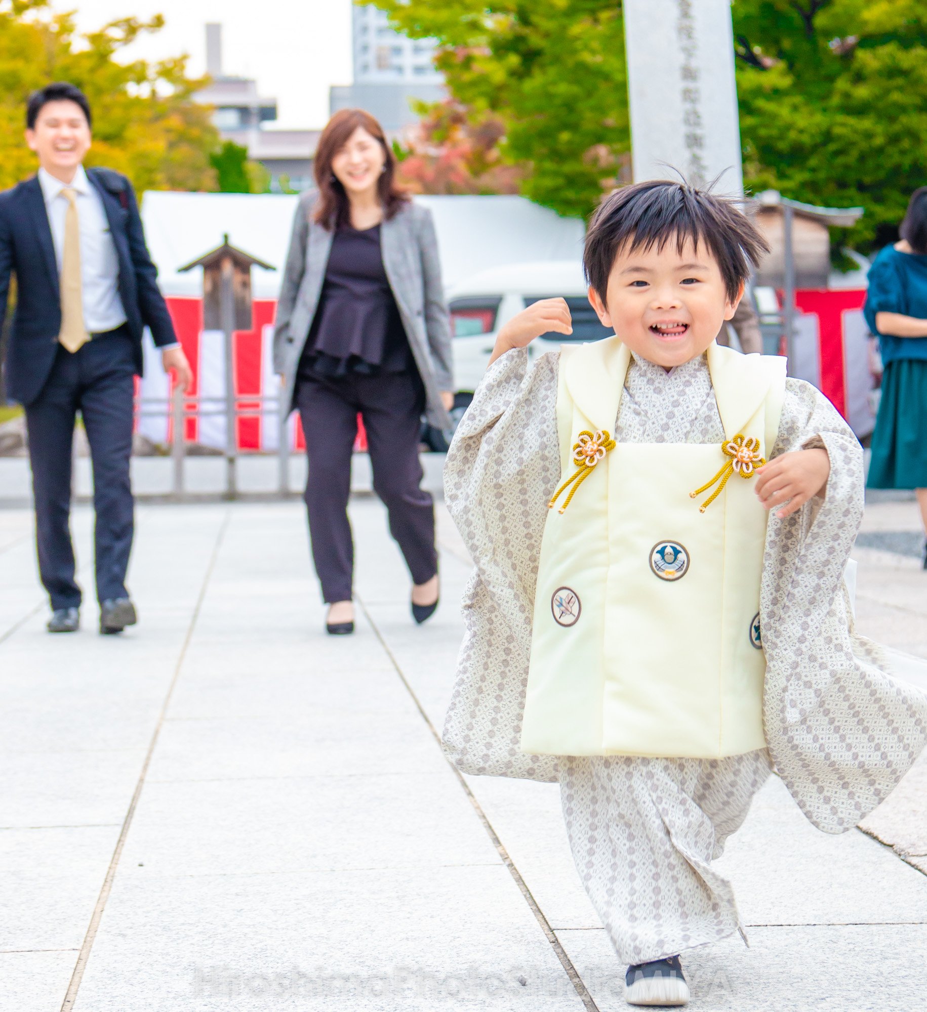 Miya Photoartists広島 どの神社でも七五三のお参りでいっぱいですね 広島城の隣の護國神社 はもはや戦国時代のよう 未来の広島人 の健やかな成長をお祈りしております もちろん広島の子供じゃなくても世界中の子供の成長をお祈りしております
