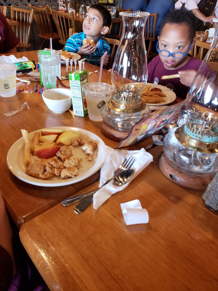 CoombsClass's tweet image. Next stop.... Cracker Barrel!  Every student ordered their own meal!! @CoombsClass @DukeElem