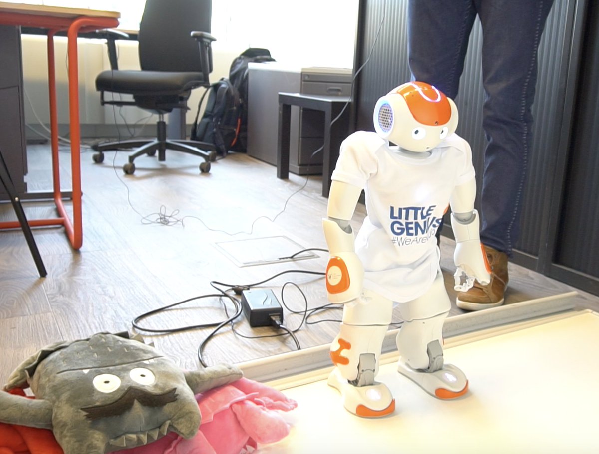 CollibraU's tweet photo. #collibrau  Had a great time at VUB #aibrussels today checking out their Collibra-sponsored research project as well as this super cool learning robot @pdeleenheer @VickyFroyen https://t.co/GygKjUmWYw