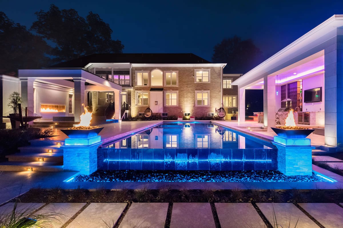 ryanhughespools's tweet image. A few preview shots of our recent project in McLean Virginia. “Modern Tranquility” Designed by @ryanhughesdesign and built by @colao_peter #infinitypool #vanishingedgepool #outdoorliving #modernoutdoorliving #fireplaces #glasstilepools #ledlights #mcclean #virginiapooldesigner