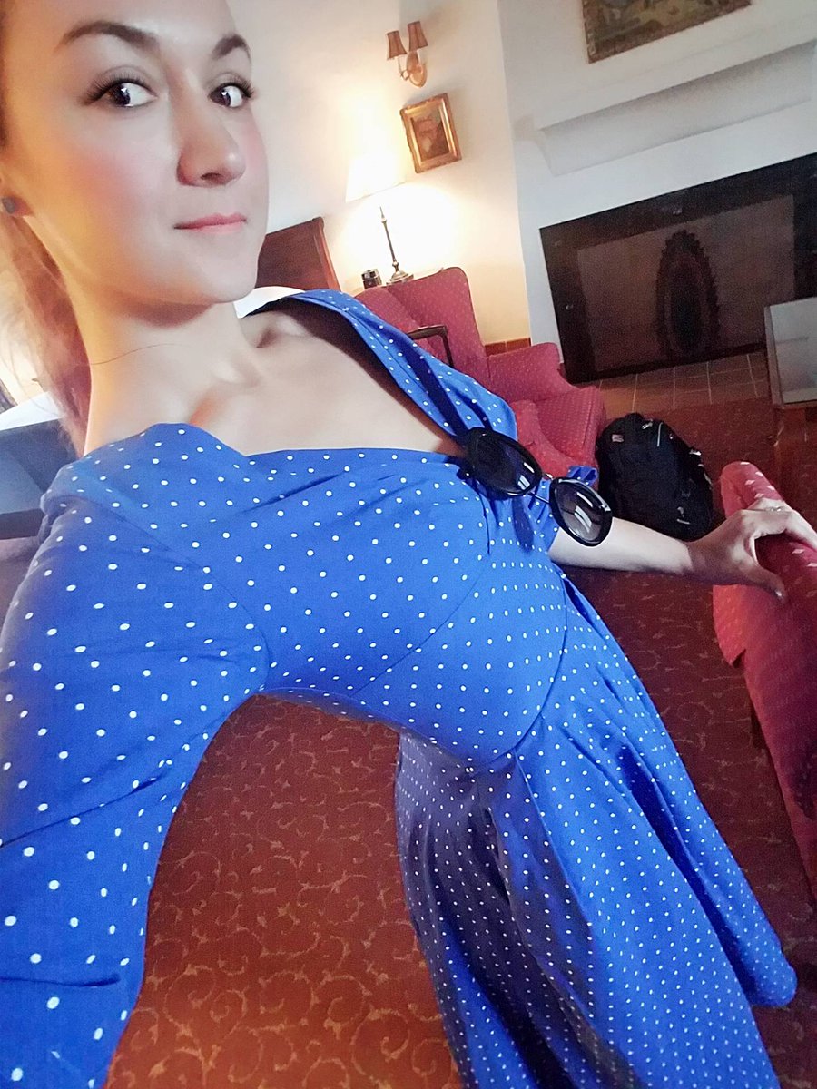 One of my favorite 50s inspired looks! A naughty housewife can be so nice 😉

#LasVegas #companion