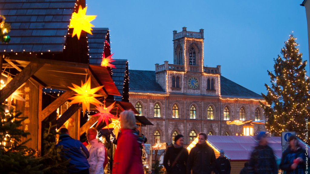 GermanyTravelJP's tweet photo. クリスマスマーケットの最古の伝統を誇るフランクフルトからドレスデンへドイツを横断するゲーテ街道。その光り輝く神秘の世界に入り込みたいフォロワーさんで、これをRTした方の中から抽選で1名に10万円の旅行券をプレゼント！12/4 締切。当選はDMにて連絡。
賞品と旅の詳細:https://t.co/qTSNaHcBh0 https://t.co/3cOiiETPt4