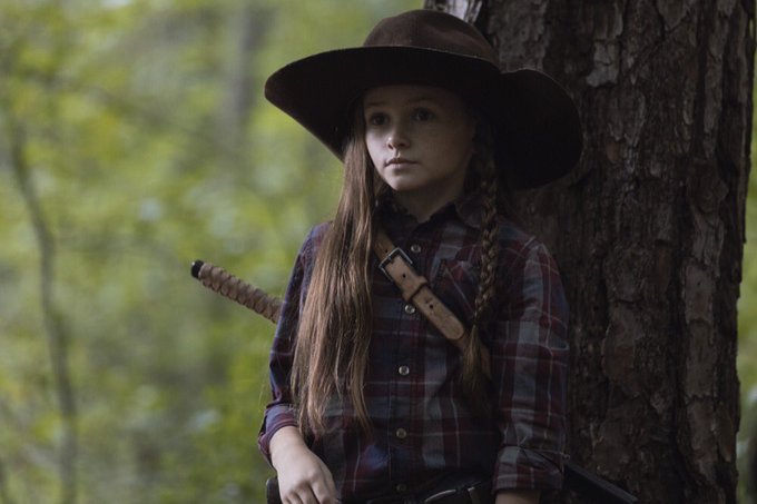 "Soy Judith Grimes" El sombrero de Carl, el arma de Rick y una katana como la de Michonne. CREO QUE YA LA AMO.