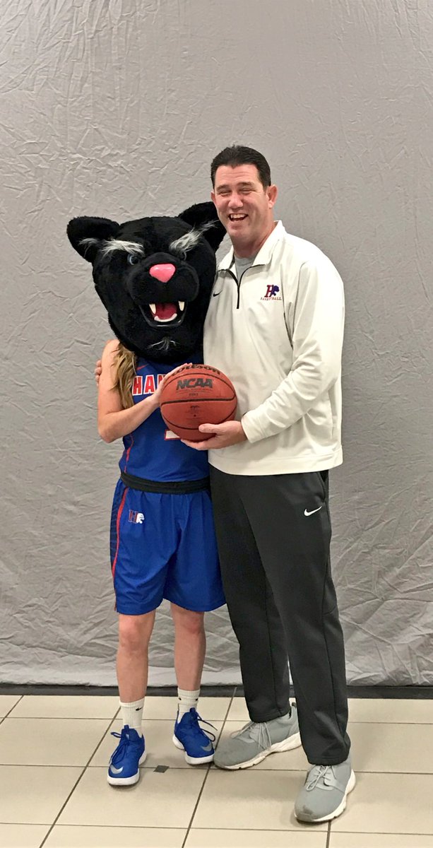 HanoverWBB's tweet photo. Picture day for the 2018-2019 squad! check out those new uni’s though 👀🔥 https://t.co/O7Y2PepW5w