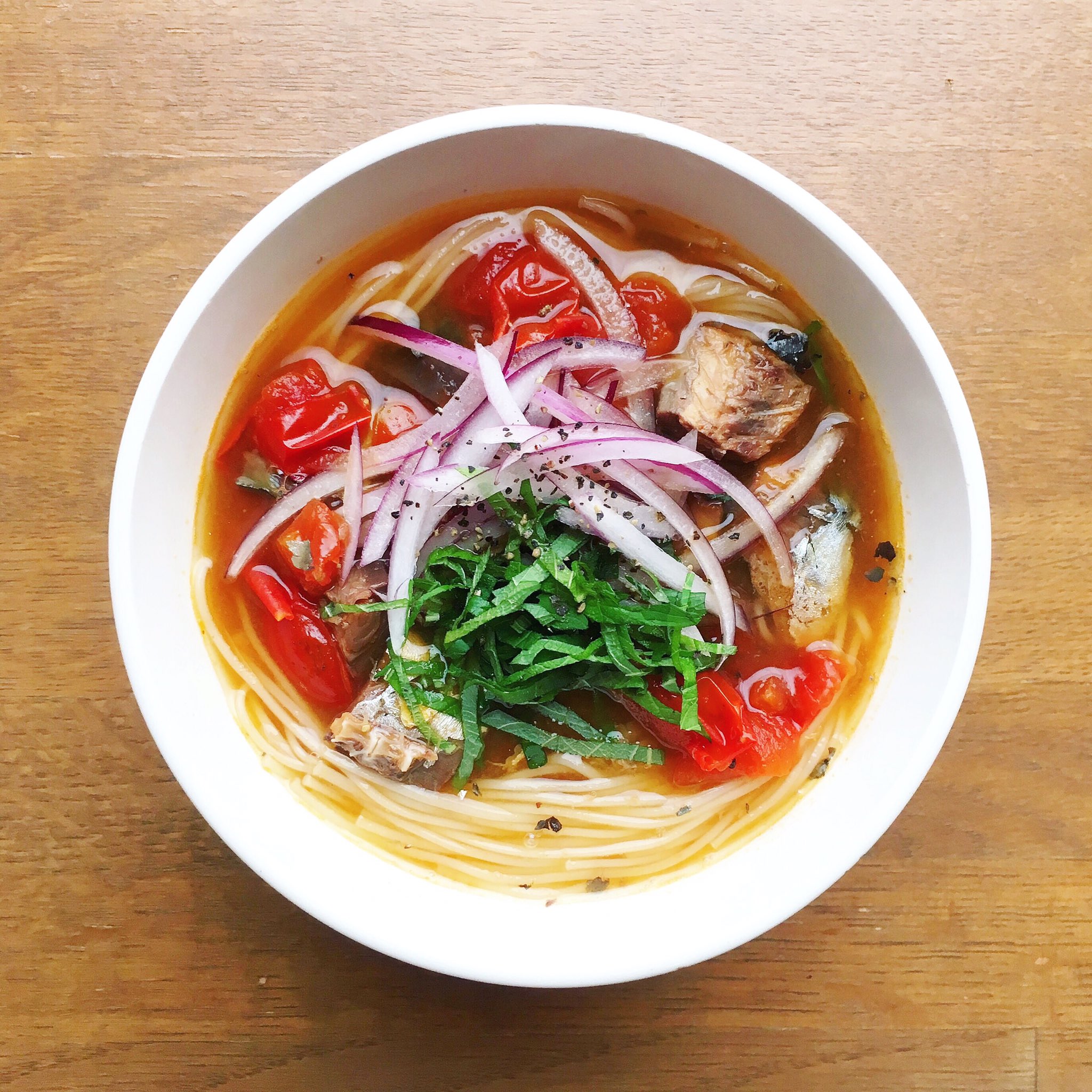 日坂春奈 Twitter પર 今日のそうめん 鯖味噌トマトにゅうめん 朝そうめん トマトの酸味が溶け出したさっぱりスープ 味噌と生姜でポカポカ 鯖味噌煮缶 トマト めんつゆ 大葉 紫玉ねぎ 胡椒 そうめん 素麺 手延べそうめん にゅうめん 真砂喜之助製麺所 日坂春奈 Twitter પર 今日のそうめん 鯖味噌トマトにゅうめん 朝そうめん トマトの酸味が溶け出したさっぱりスープ 味噌と生姜でポカポカ 鯖味噌煮缶 トマト めんつゆ 大葉 紫玉ねぎ 胡椒 そうめん 素麺 手延べそうめん にゅうめん 真砂喜之助製麺所