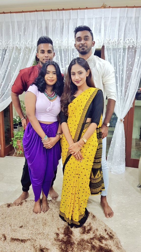 RockaBoyJayy's tweet photo. Deepavali 2k18 ✨
#deepavali2018 #DP2K18 https://t.co/Oxs3iaTOIK