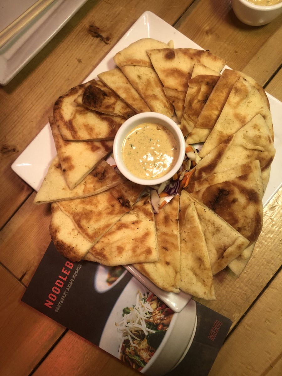 byMissMisa's tweet photo. Starting out the night with Cambodian spring rolls and Burmese Naan at @noodleboxCanada @zachaslin #noodleboxbaseline #shpk #eatlocal #madewithfire #asianfusion #everynoodlecounts @ https://t.co/sS2qkUUAbQ