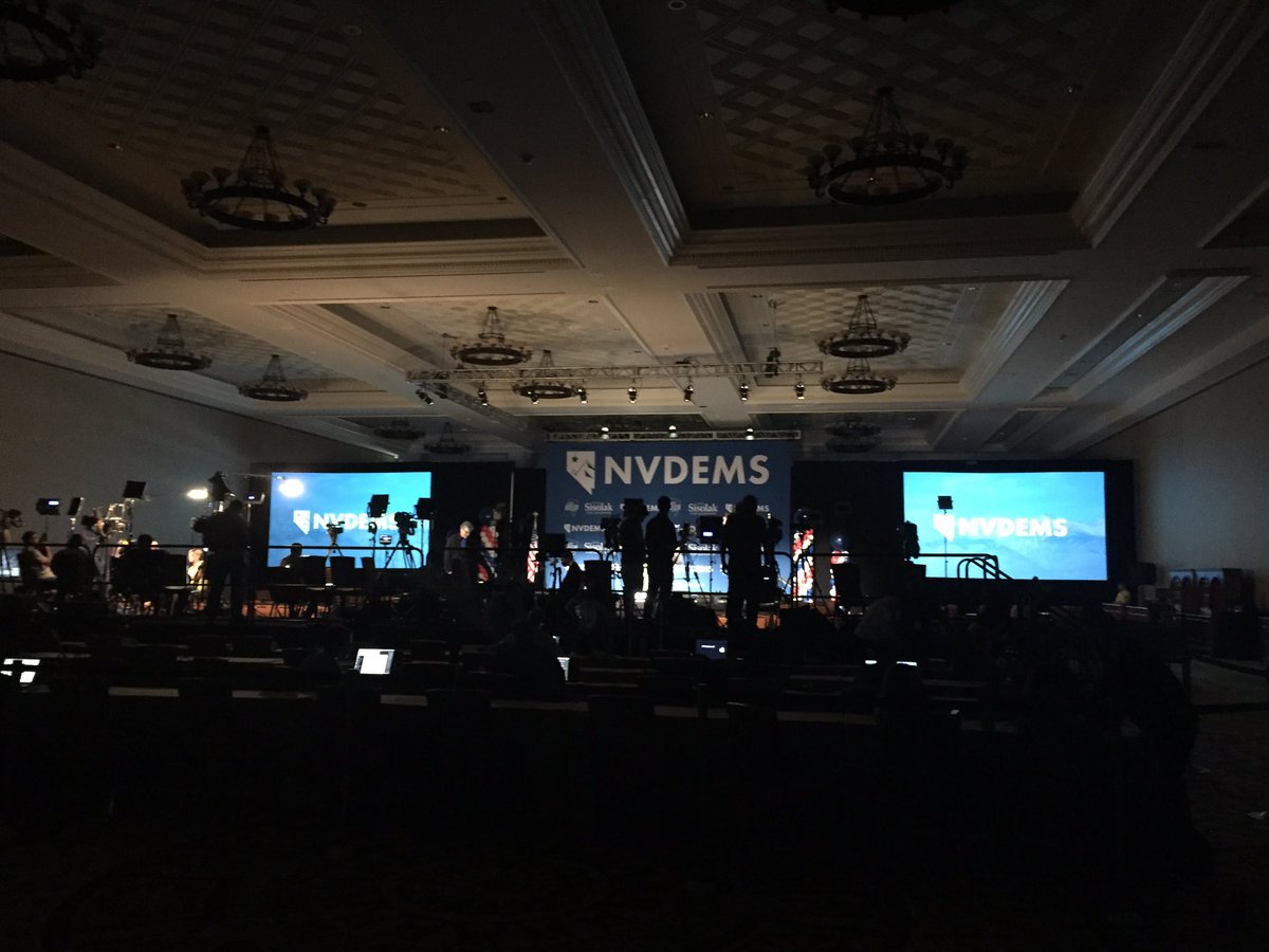 _croper's tweet image. It’s lights out here at Caesars Palace as we get ready for election night #NVElectionHQ #ElectionDay⁠ ⁠ #NevadaVotes @FOX5Vegas