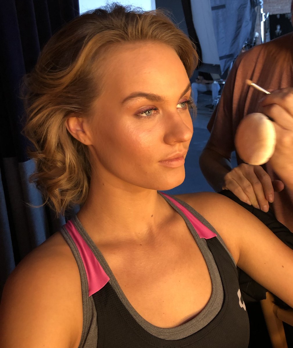 Carla_Cuevasm's tweet image. Nada mejor que hacer lo que amas 🙌🏼💓 #makeupdesign #shootingday #blessed