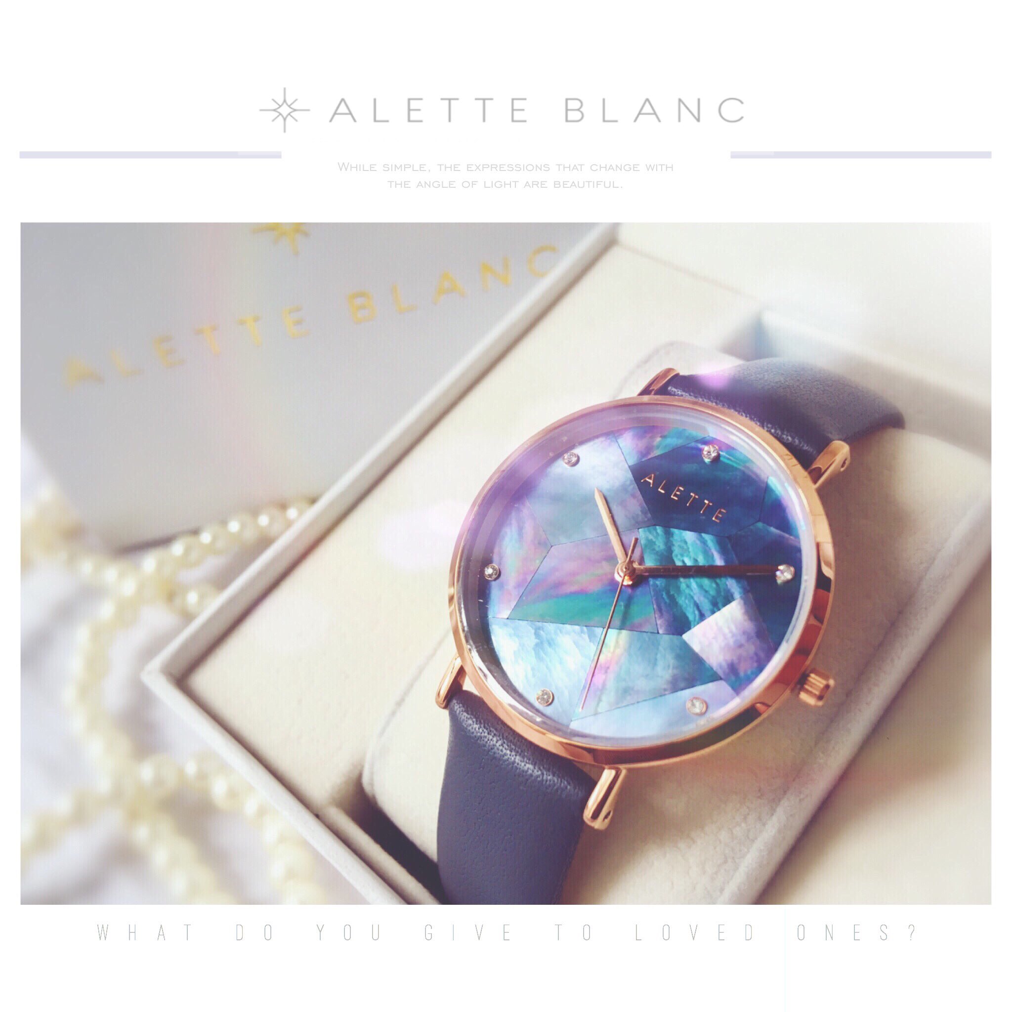 تويتر あさひな 初書籍発売中 重版決定 ﾟ على تويتر Alette Blanc様 Aletteblanc Jp の 時計のイラストを描かせて頂きました シンプルながら光の角度によって変化する文字盤がすごく綺麗で これからの季節モノトーンコーデに差し色として使えばグッと