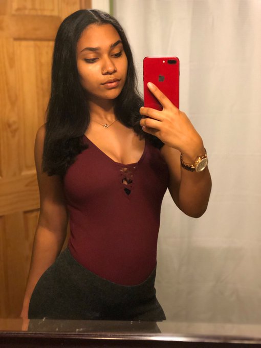 Watch little miss make it happen 💕🫧's leaked NSFW photo on TwXstars