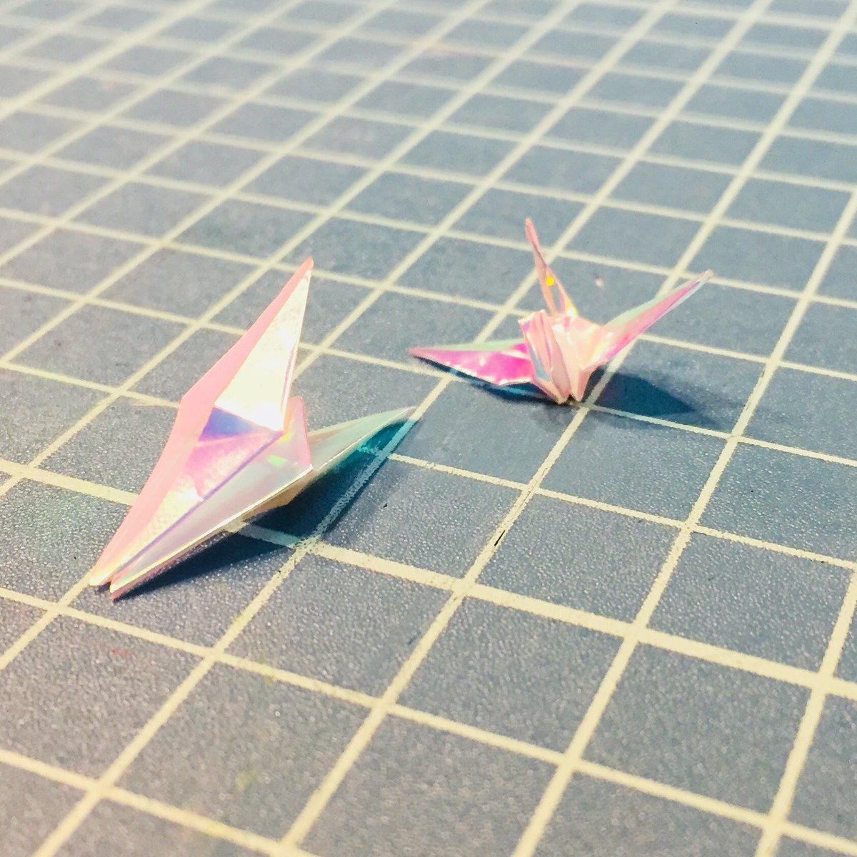Folding tiny cranes for earrings #osaka #travelosaka #osakacastle #tanimachiya #谷町屋 #workshop