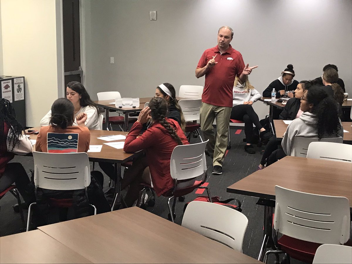 RazorbackSADev's tweet photo. Jeff did it again another success Emerging Leadership session with our freshman and sophomores!! #DevelopAsONE #Leadership https://t.co/bXo7iQ4C83