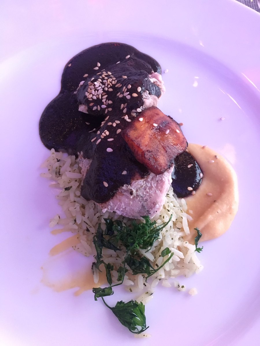 El delicioso menú oaxaqueño de <a href="/chefalexruiz/">Alejandro Ruiz</a> de <a href="/CasaOaxacaRest/">Casa Oaxaca el Restaurante</a> maridado por <a href="/VinoMariatinto/">Mariatinto</a> 🍷#GourmetAwards