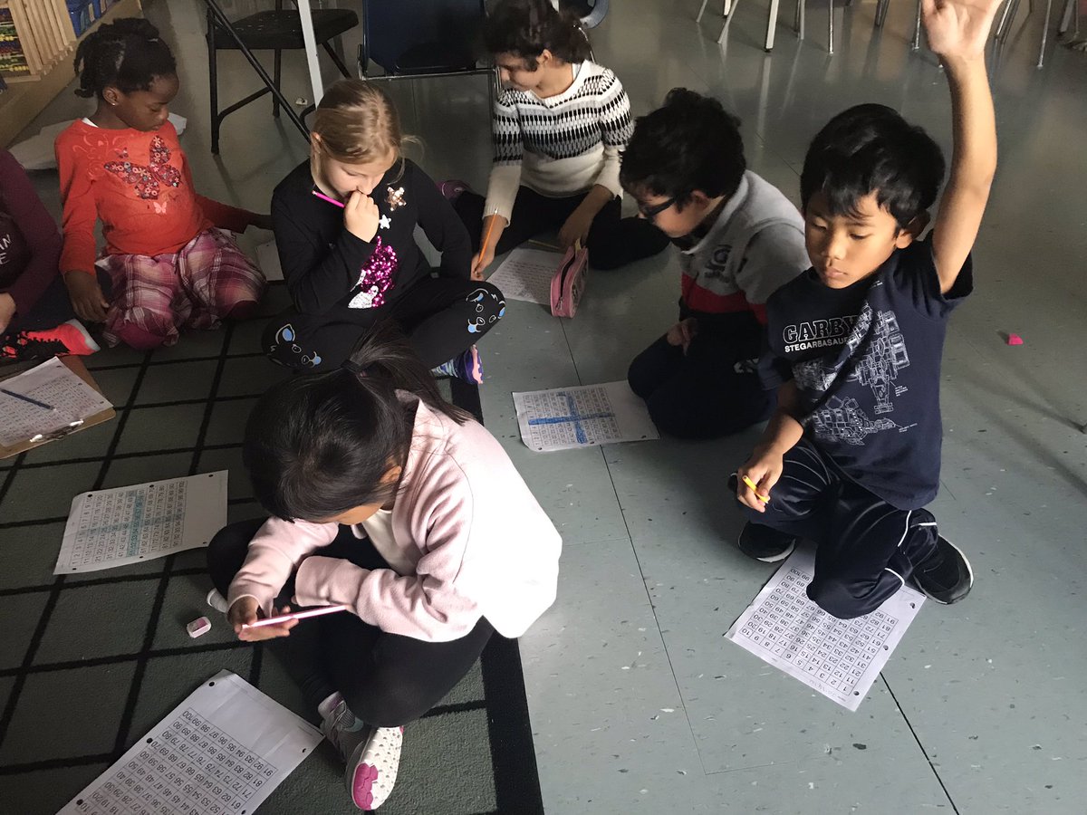 MrsMichieli's tweet image. Looking for patterns, sharing our patterns and even practicing skip counting! #100chart #howmanypatternscanyoufind 🤔