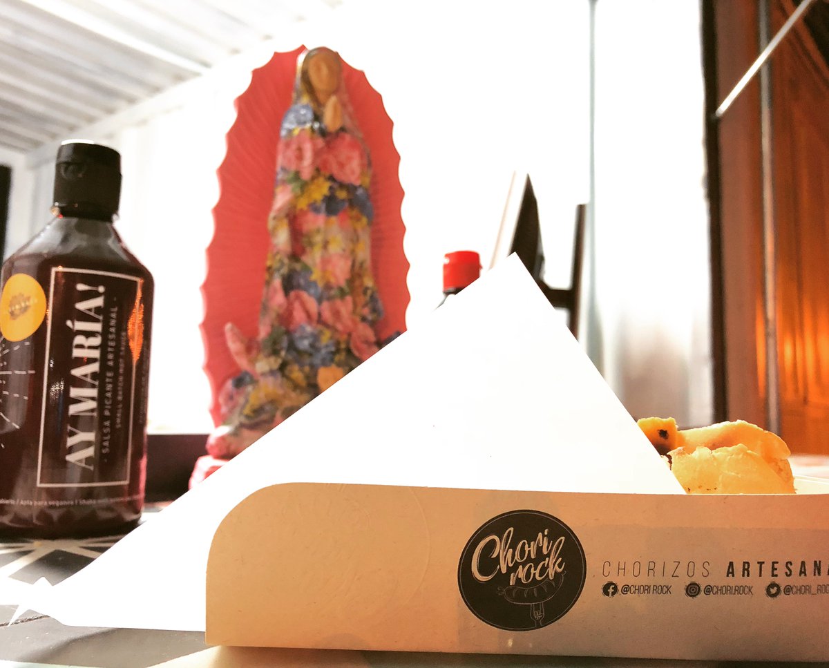 Solo faltaba la dueña de local. Los esperamos de 12:00 m. a 11:00 p.m. #ChoriRock 🤘🏼