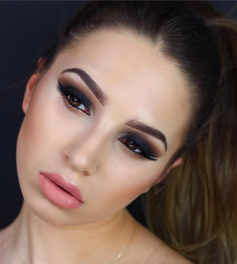 Who doesn't love a perfect smokey eye look? Inspo: @moganamakeup - - - #AestheticaCosmetics #Aesthetica #SmokeyEye #Eyeshadowmua #muainspo #muainspiration #makeupaddict #makeuptutorial #eyeshadows #makeup