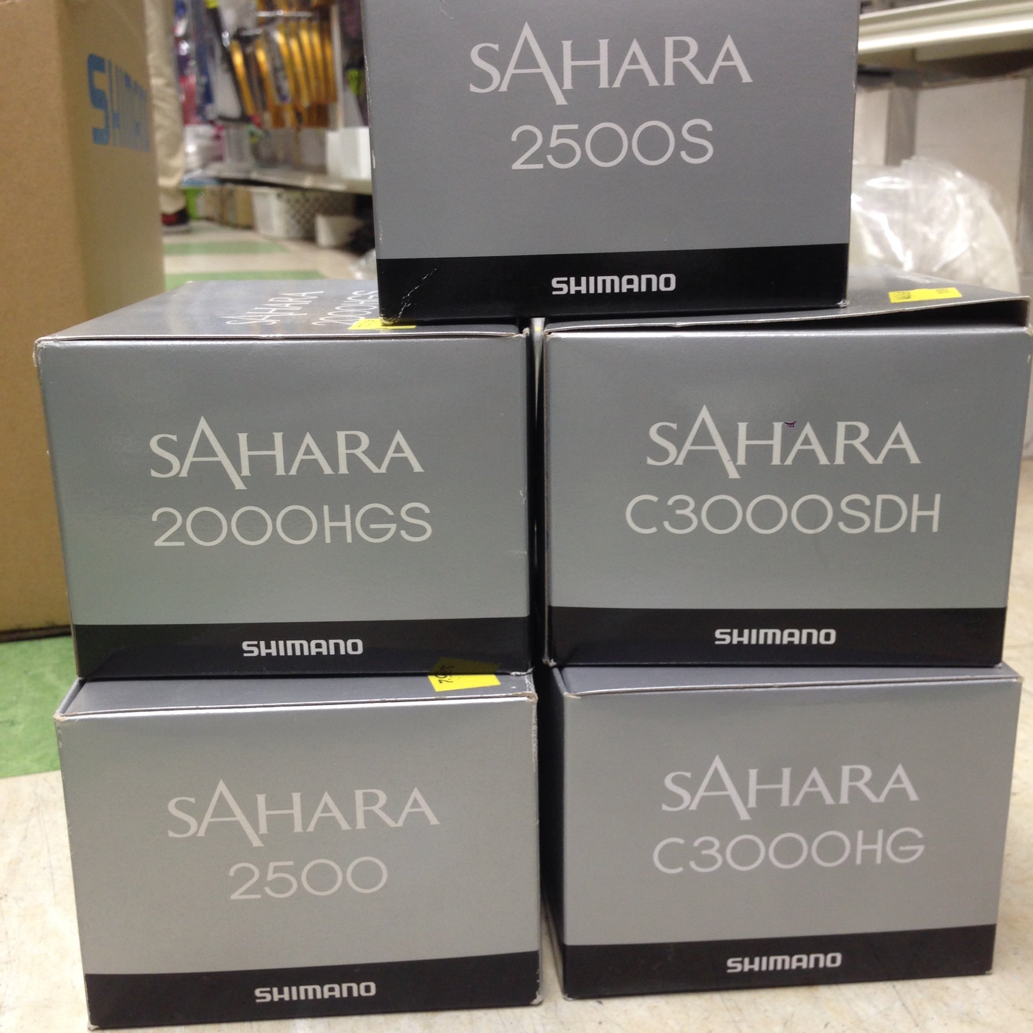 上島釣具店 特価商品 シマノ Sahara 00hgs 2500 2500s C3000hg 4752 税込 C3000sdh 5130 税込 在庫限りです 上島釣具店 釣り 釣具 Fishing Fishingtackles シマノリール シマノ Shimano Shimanofishing リール 海釣り