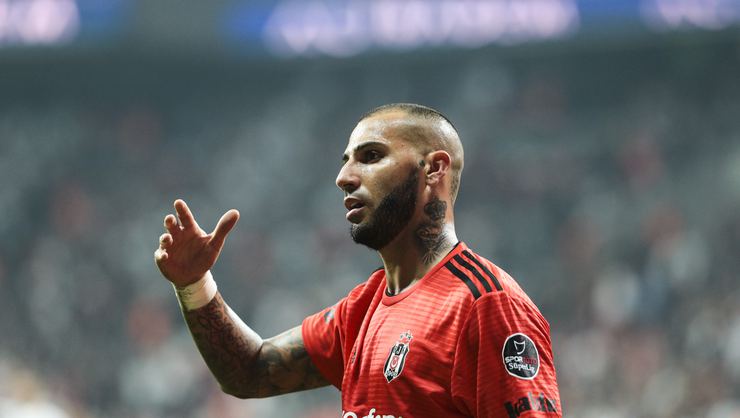 Beşiktaş'ın Başakşehir’le oynadığı Süper Lig mücadelesinde cezalı olan Ricardo Quaresma, formasına yarın akşam Genk karşısında geri dönecek. Karşılaşma boyunca forvet hattına yakın oynayacak Portekizli futbolcu, sık sık uzaktan yapacağı vuruşlarla gol peşinde olacak.