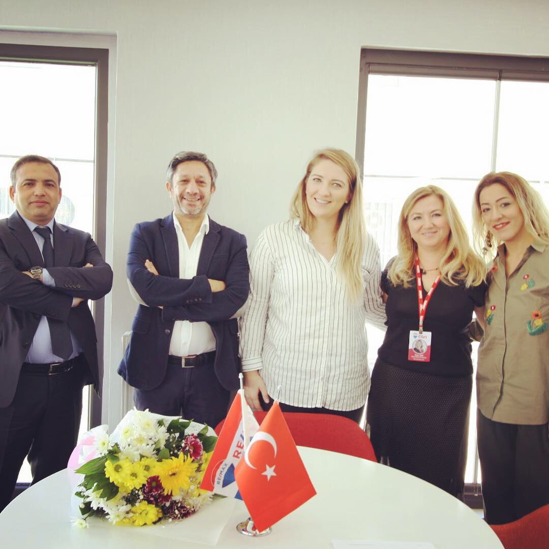 Ailemizin yeni üyeleri sizlere en sıcağından kocaman HOŞGELDİNİZ diyoruz 🙏🏻 @ankaraetkinlikleri #remax #remax #büyümek #ekip #portföy #remaxankara #ankara #haber #sektör #sektörel #tanıtım #cayyolu #ümitköy #beytepe #yasamkent #emlak #gayrimenkul #danısmanlık #satılık #kiralık