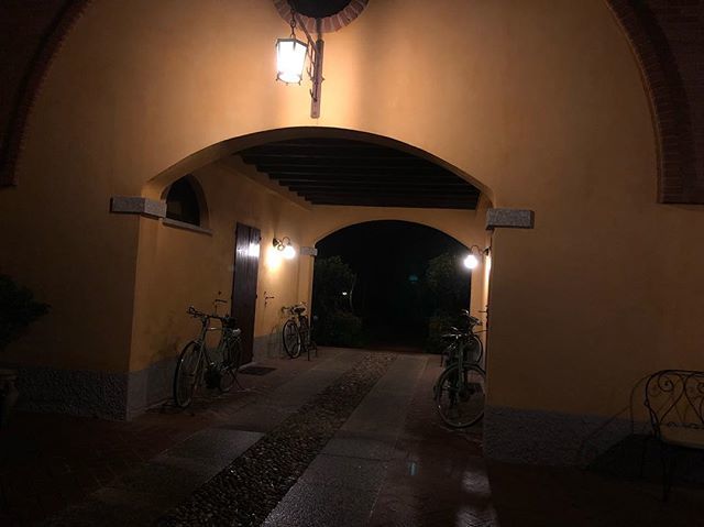 Good morning Italy! #morning #morningwalk #walk #wednesday #november7 #autumn #itsly #portal #beauty #moped
