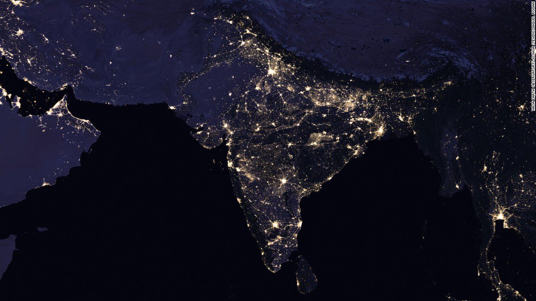 lemondesign_in's tweet photo. Designed by @lemondesign_in , the ECCODIVA is a multi-purpose LED light with solar charging.
#lemondesign #design #productdesign #passionproject #throwback #helpmakeameaningfuldifference #doimpossible #Diwali #FestivalofLights #lightingdesign
https://t.co/NbaWjx8GfS https://t.co/WdGqogyVTj