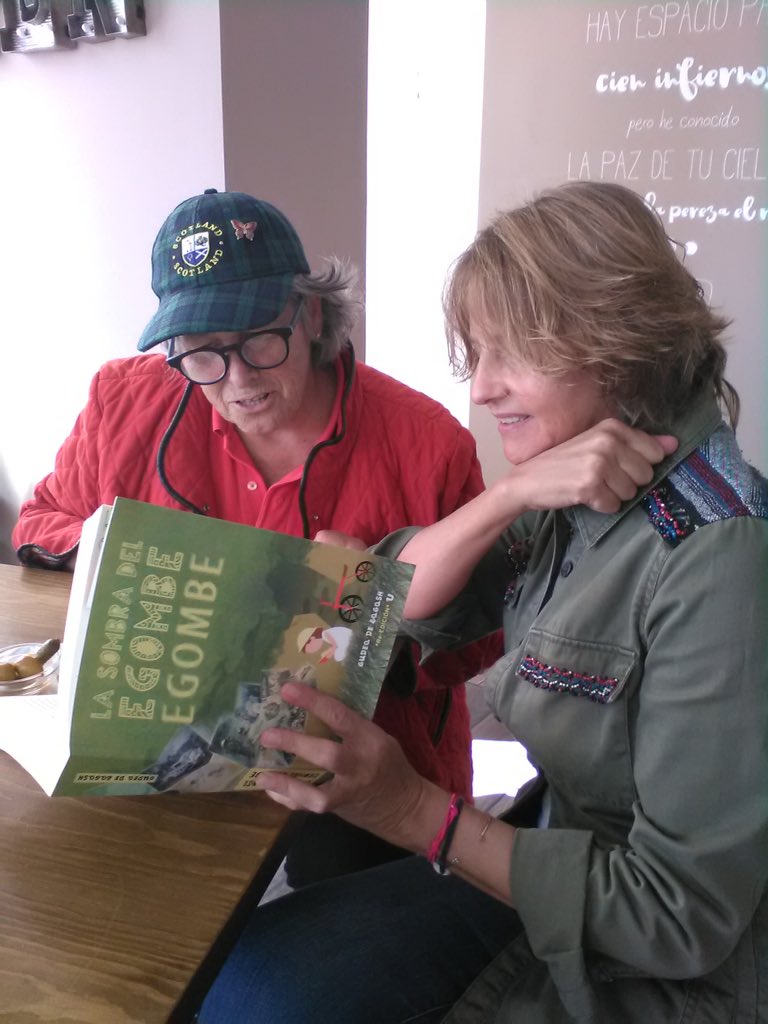 No es un lugar corriente, tiene algo, tal vez sea el ambiente, tal vez su dueña Mavi, o tal vez sea ese libro ¡ Entra y compruébalo!   #LaSombraDelEgombeEgombe      <a href="/gastrobarhuida/">La Huida Gastrobar</a> <a href="/ViasLiterarias/">Fernando Cotta Escritor</a>  de BarriosdeLetras #ColladoVillalba #Valdencina #MiradordelaSierra