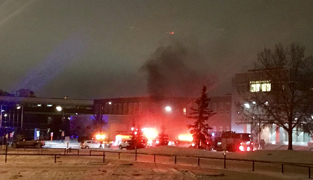 #BREAKING We’re now seeing plumes of black smoke coming from the Strathcona County Community Centre. Firefighters are coming in and out of the building. <a href="/RCMPAlberta/">RCMP Alberta</a> still with guns out. <a href="/ctvedmonton/">CTV Edmonton</a> #yeg edmonton.ctvnews.ca/explosion-repo…