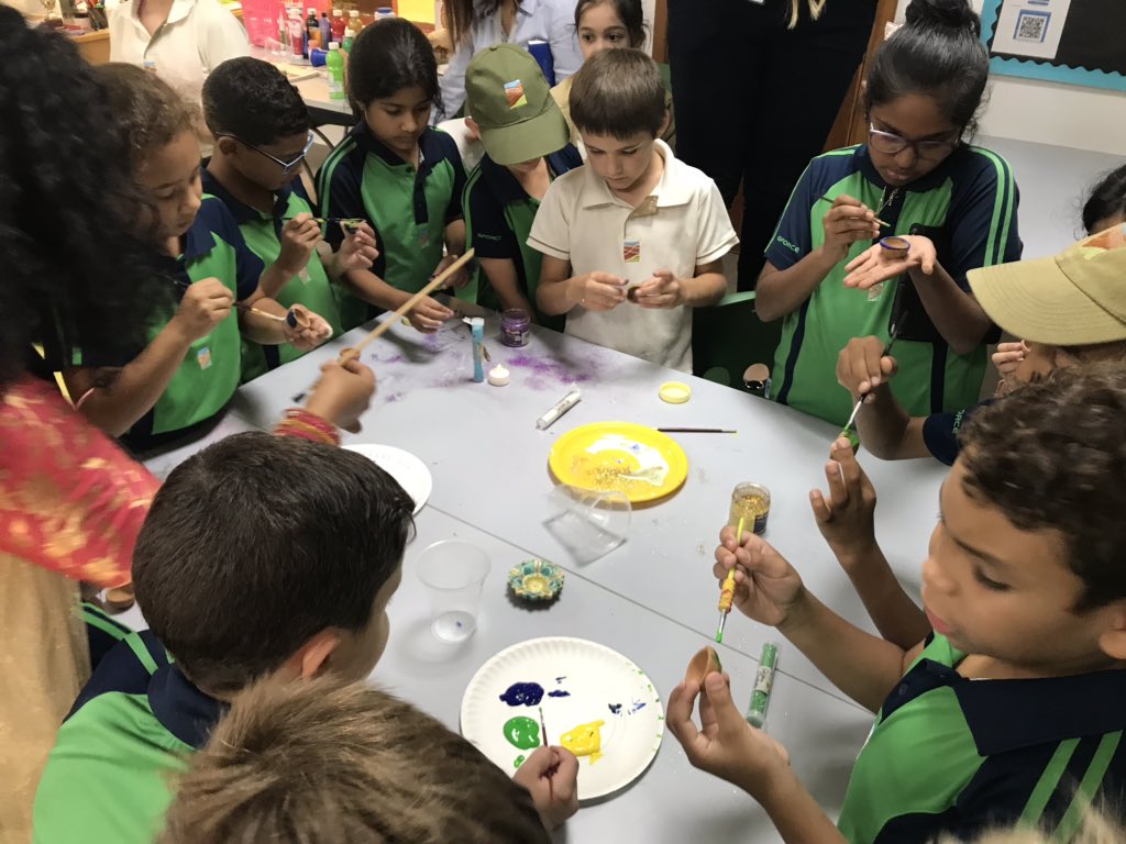 GISPYPG3's tweet image. Enjoying Diwali Celebrations @GCSdubai appreciating cultural diversity and traditions #BeHappyBeGCS #Diwali 🎉🎇🎆