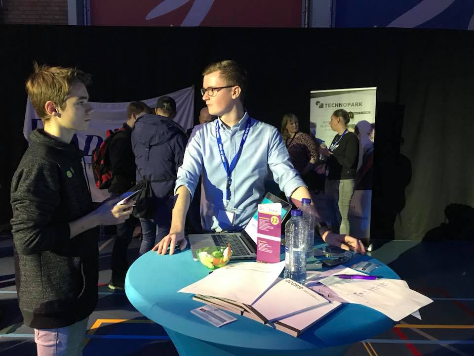 occhionl's tweet photo. Gisteren vond de 5e editie van het #beroepenfeest #zwfonstage plaats en wij waren erbij! Een zeer geslaagde middag met veel enthousiaste programmeurs in spe! https://t.co/JENPTfcvFI