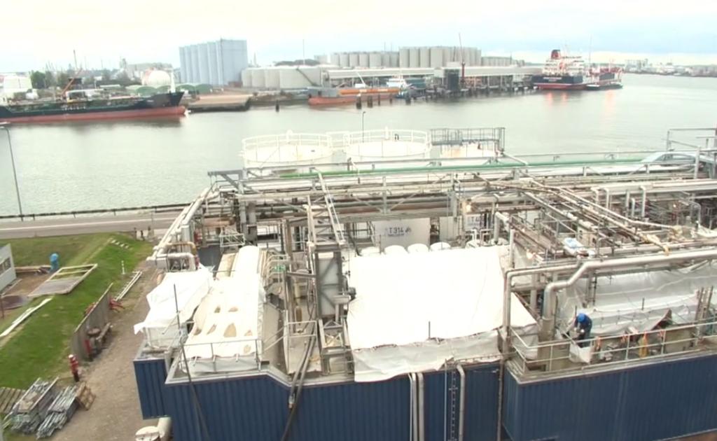 #Wistjedat… er wel 26 miljoen liter proceswater💧💧 per dag gezuiverd wordt op Shell #Pernis? In een bioreactor ‘eten’ biologische organismes🐛🐛 het water schoon #WoensdagWeetje