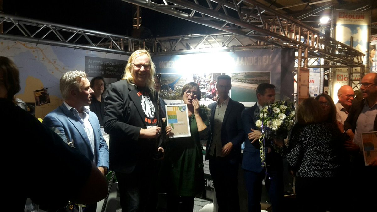 OndernemersLABO's tweet photo. Dit jaar staan de Zeeuws-Vlaamse gemeenten weer gezamenlijk op @ContactaNL. Gisteravond werd bij de stand de MVO-prijs gewonnen door de @Ketchupfabriek. Ook vandaag en morgen zijn wij te vinden op stand 626 @ContactaNL. https://t.co/yI9MUUDFph