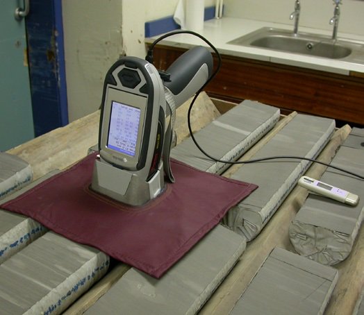 Chemostrat's tweet photo. Looking for real-time elemental data acquisition? Handheld #XRF is the right solution! Direct analysis of core can improve decision making during well operations. Contact us to know more: https://t.co/gXhKDuNxBQ

#portablesolutions #wellsite #chemostratigraphy #elementalanalysis https://t.co/9mC95cNrcj