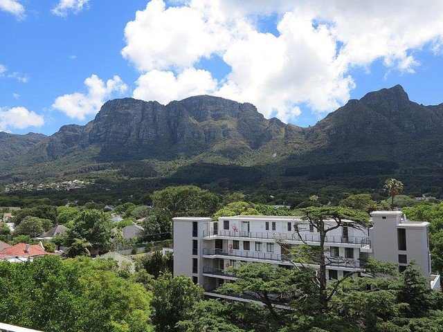 knightfrankSA's tweet photo. TO RENT: LIGHT AND BRIGHT 6TH FLOOR APARTMENT WITH SUPERB MOUNTAIN VIEWS
Lock up and go - Just renovated 6th floor apartment.

See more: https://t.co/XR1YQaA1RX

#newlands #capetown #lettings #knightfrank #realestate #property https://t.co/T5NEbwP2P1