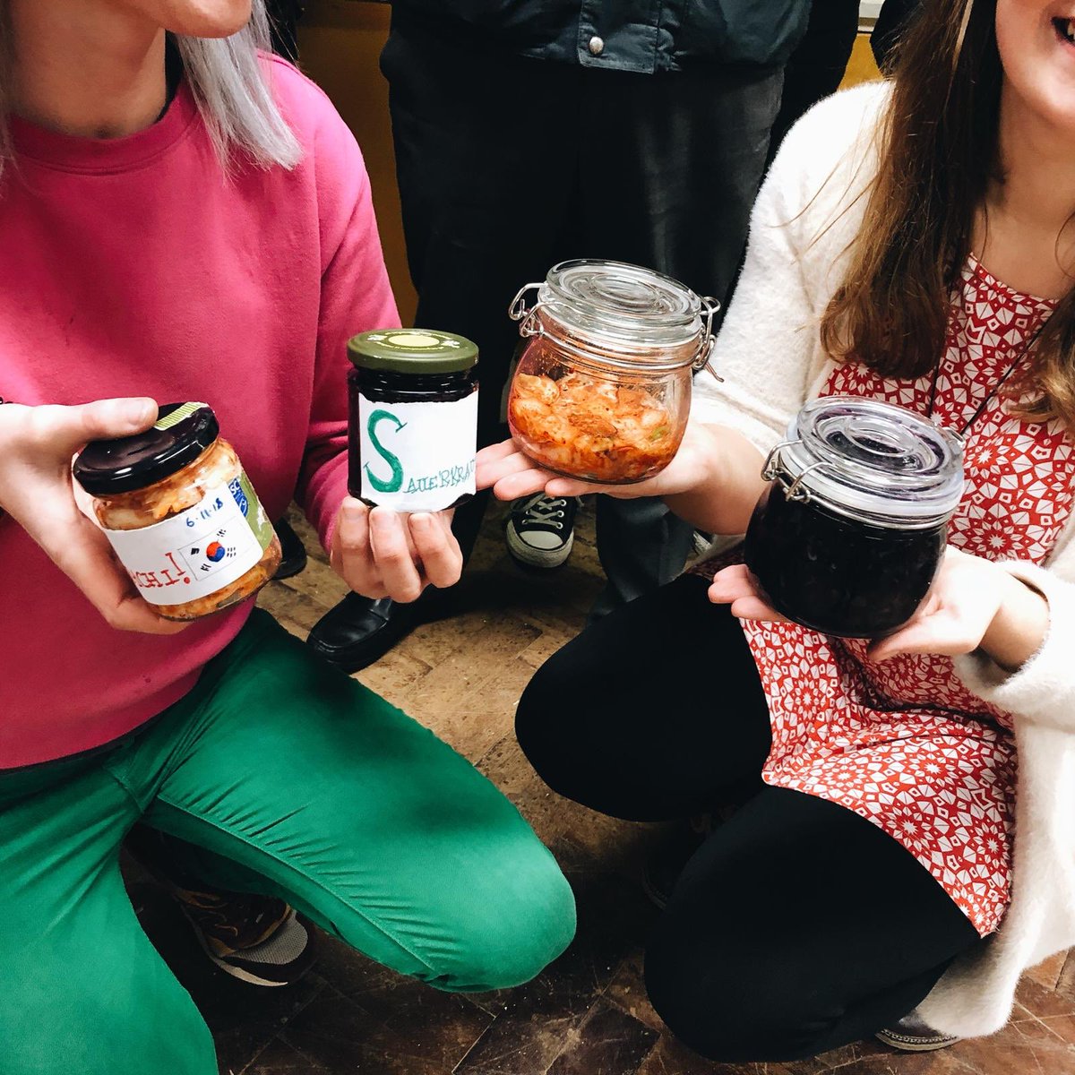 Thanks @PhillipMcCrilly for last nights Health and Well-being session making red cabbage + beetroot sauerkraut and kimchi with ivy honey 😘 #trysomethingnew #takenotice #fivestepstowellbeing #ivyhoney @VaultArtistsNI