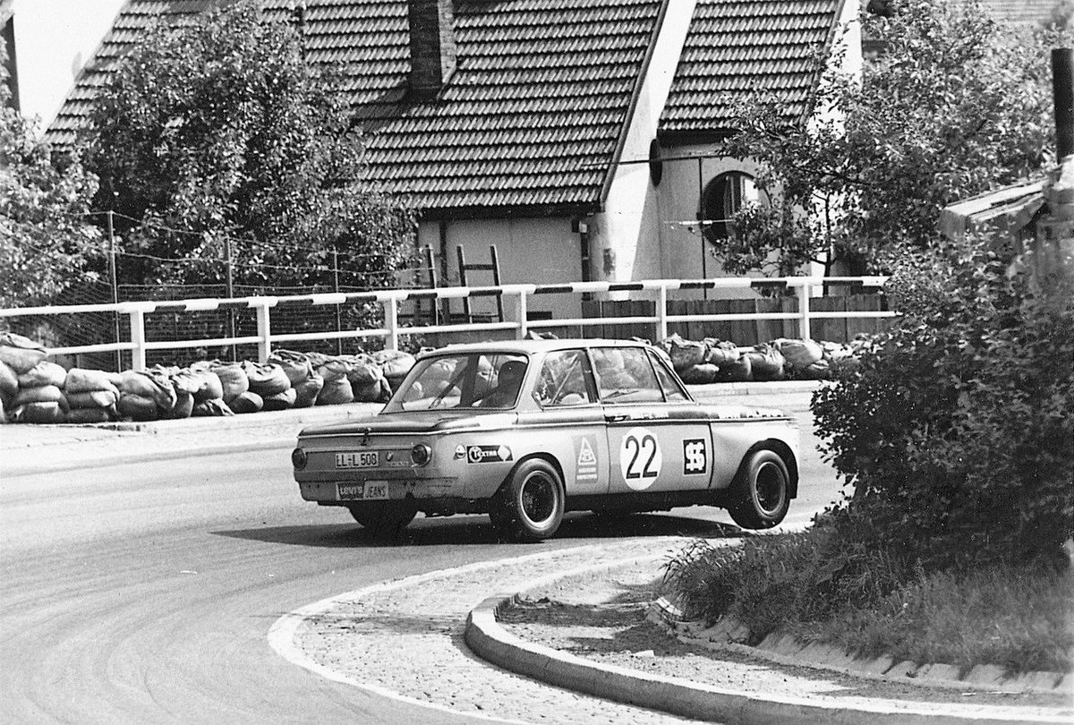 Racing the way it used to be.
Hans J Stuck @HansJStuck #BMW Alpina 2002