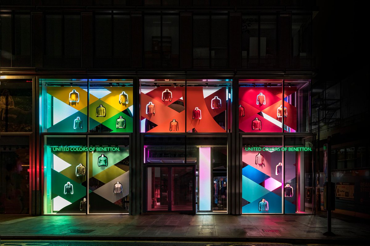 ShapeDesign_'s tweet image. Beauty of a job for Benetton's flagship store on Oxford Street, through Hotel Creative 🙌❤️💜💚💙💛 #retail #retailfocus #visuamerchandising #retaildisplay #windowdisplay #retailstorewindows #benetton #shapedesignbuild #install