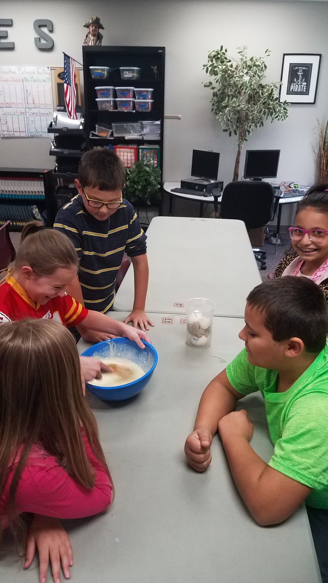 MrShort_PC's tweet photo. Edible Science Day. Learning with pancakes. Solids, liquids, gases, mixtures, solutions, chemical changes, and full bellies. #handsonlearning #stem @Siegristelem @PlatteCountyR3 https://t.co/NxUDJzRJYE