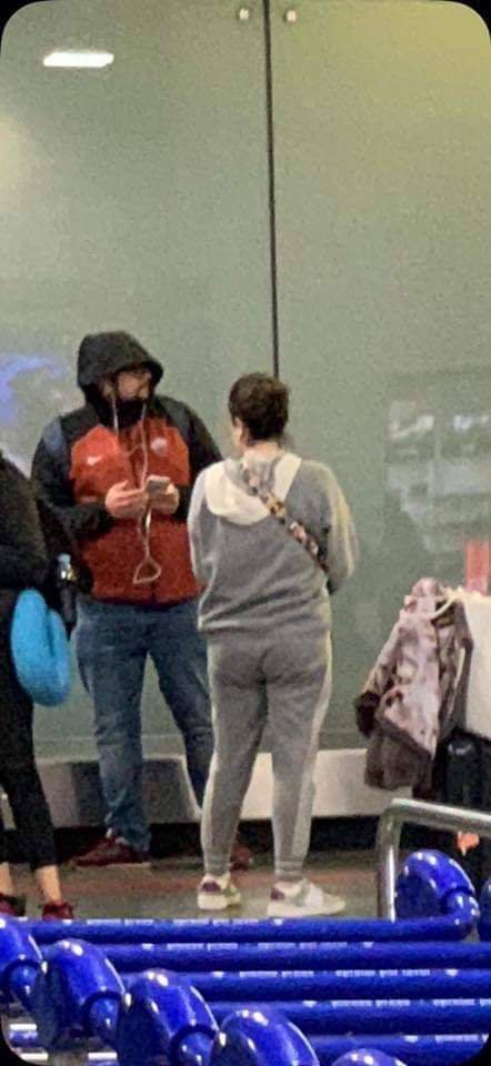 Así llega a México José Ramón, el hijo de AMLO, después de volar en primera clase luego de unas vacaciones a todo lujo por Europa.

Lo que es ser fifí de closet.  👁️👇